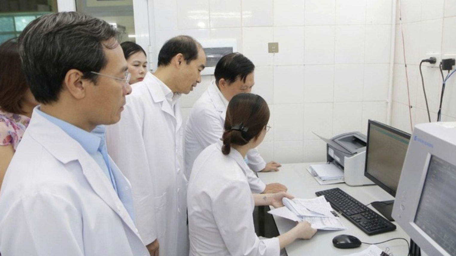 Hà Nội liên thông dữ liệu y tế: Người dân tra cứu sức khỏe trực tiếp trên VNeID, iHanoi